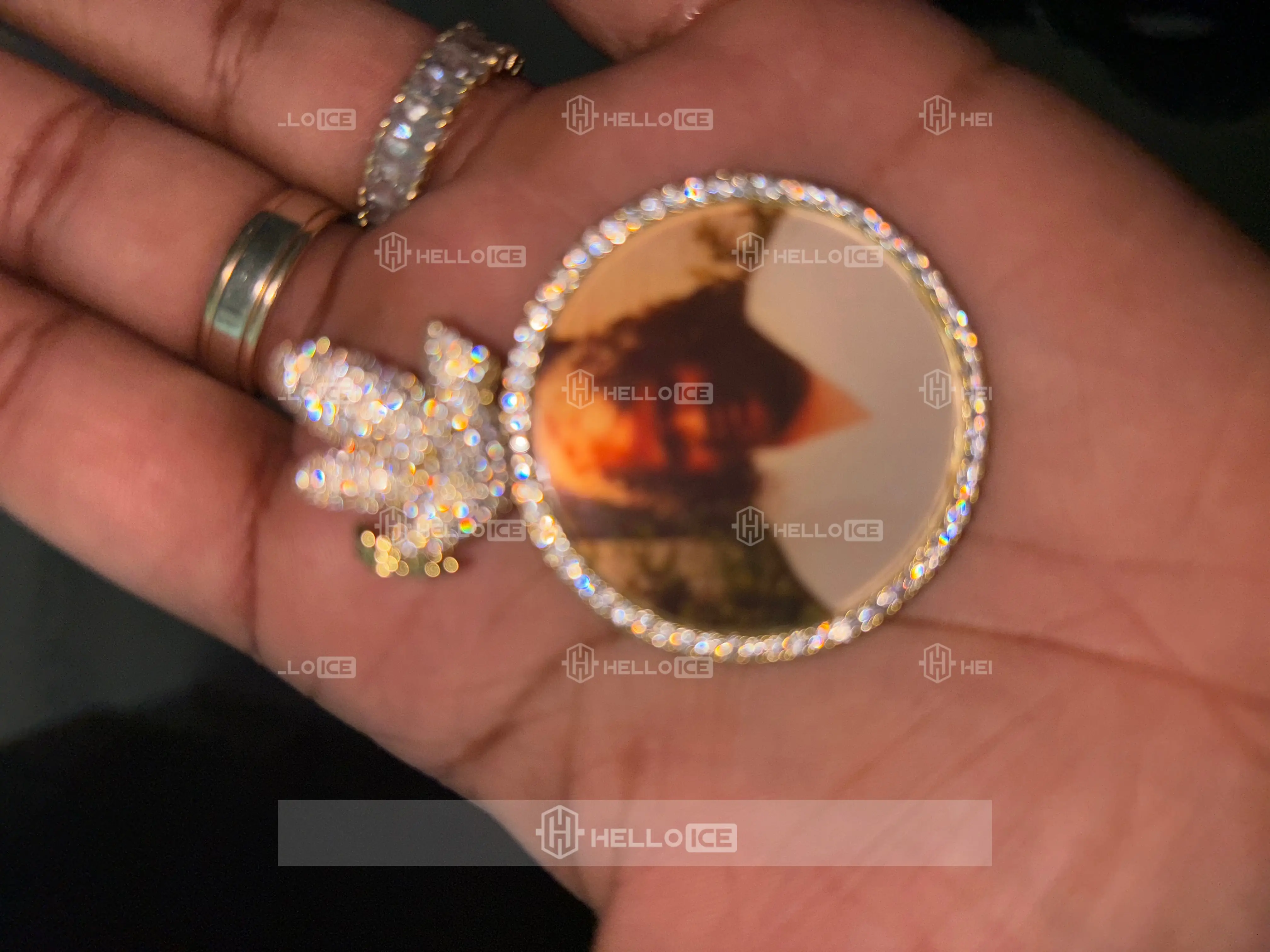 Helloice Review Image