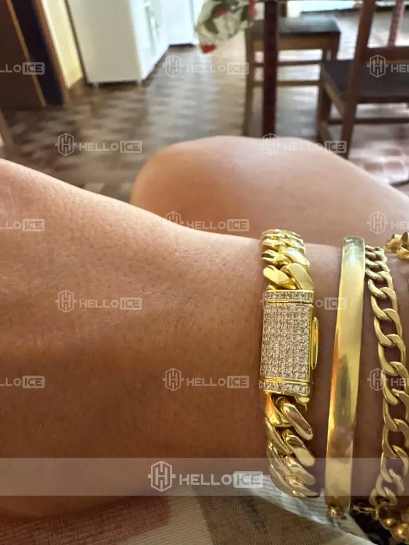 Helloice Review Image