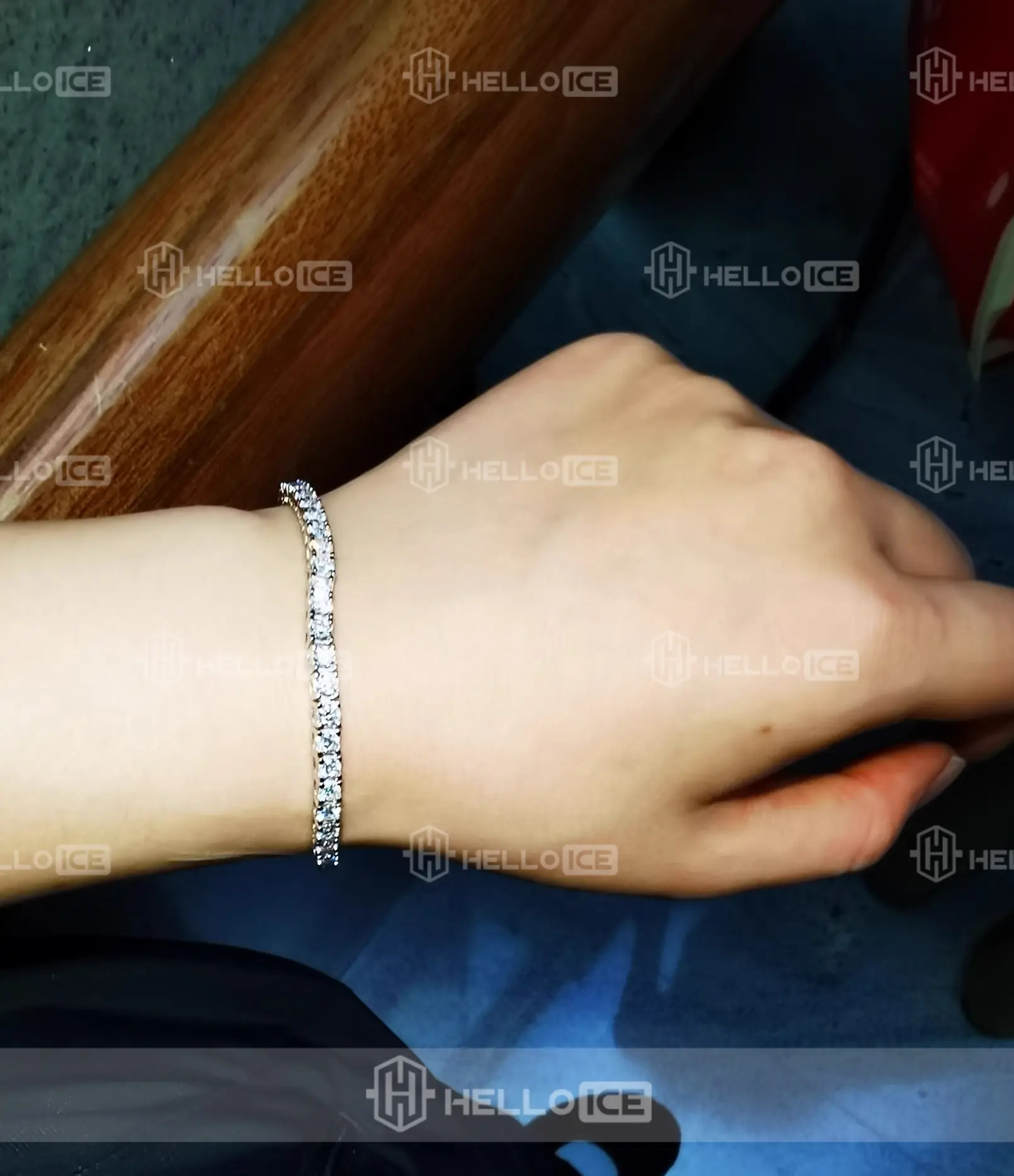 Helloice Review Image