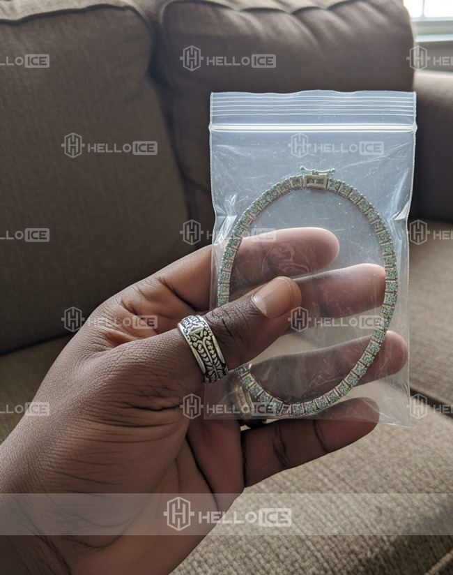 Helloice Review Image