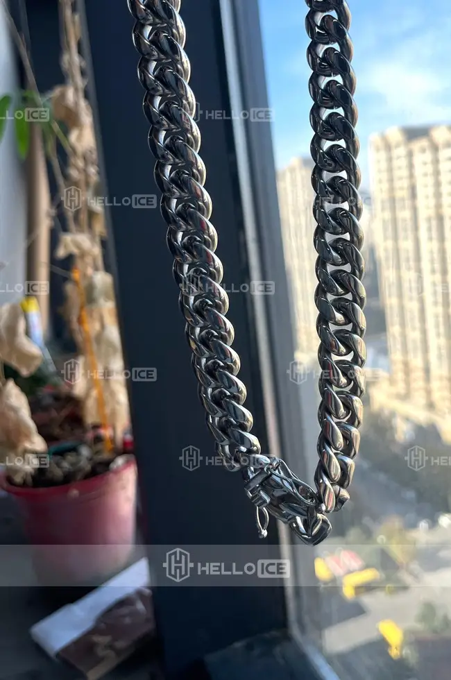 Helloice Review Image