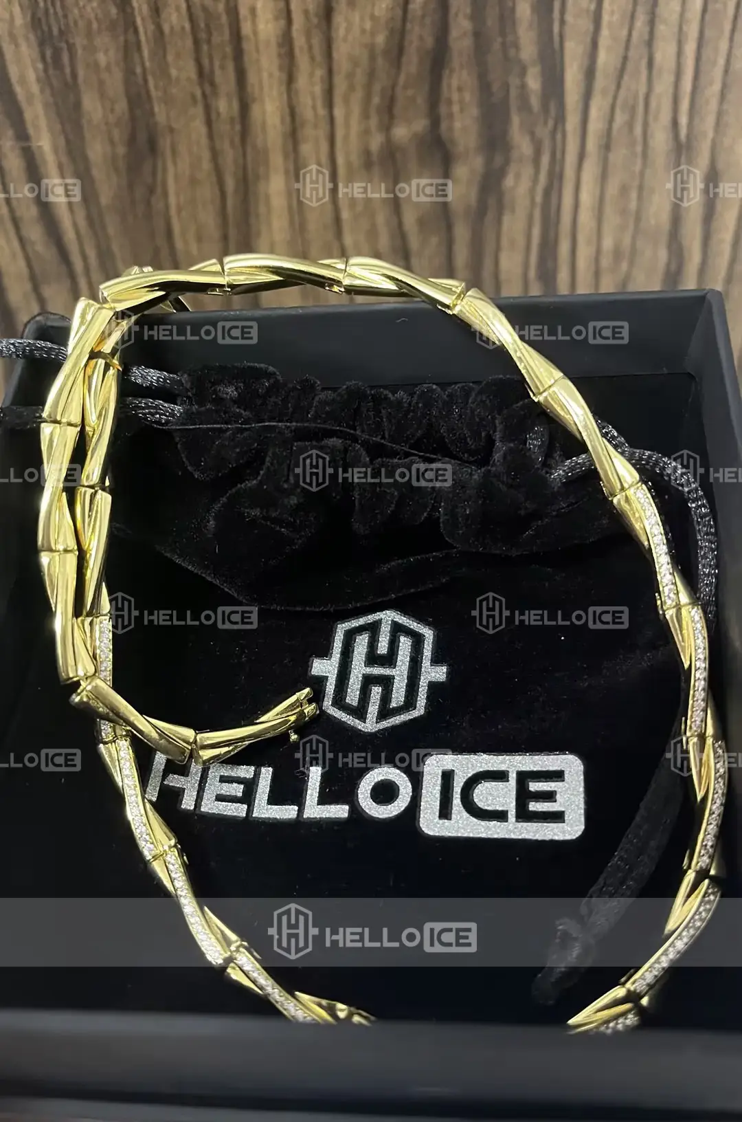 Helloice Review Image
