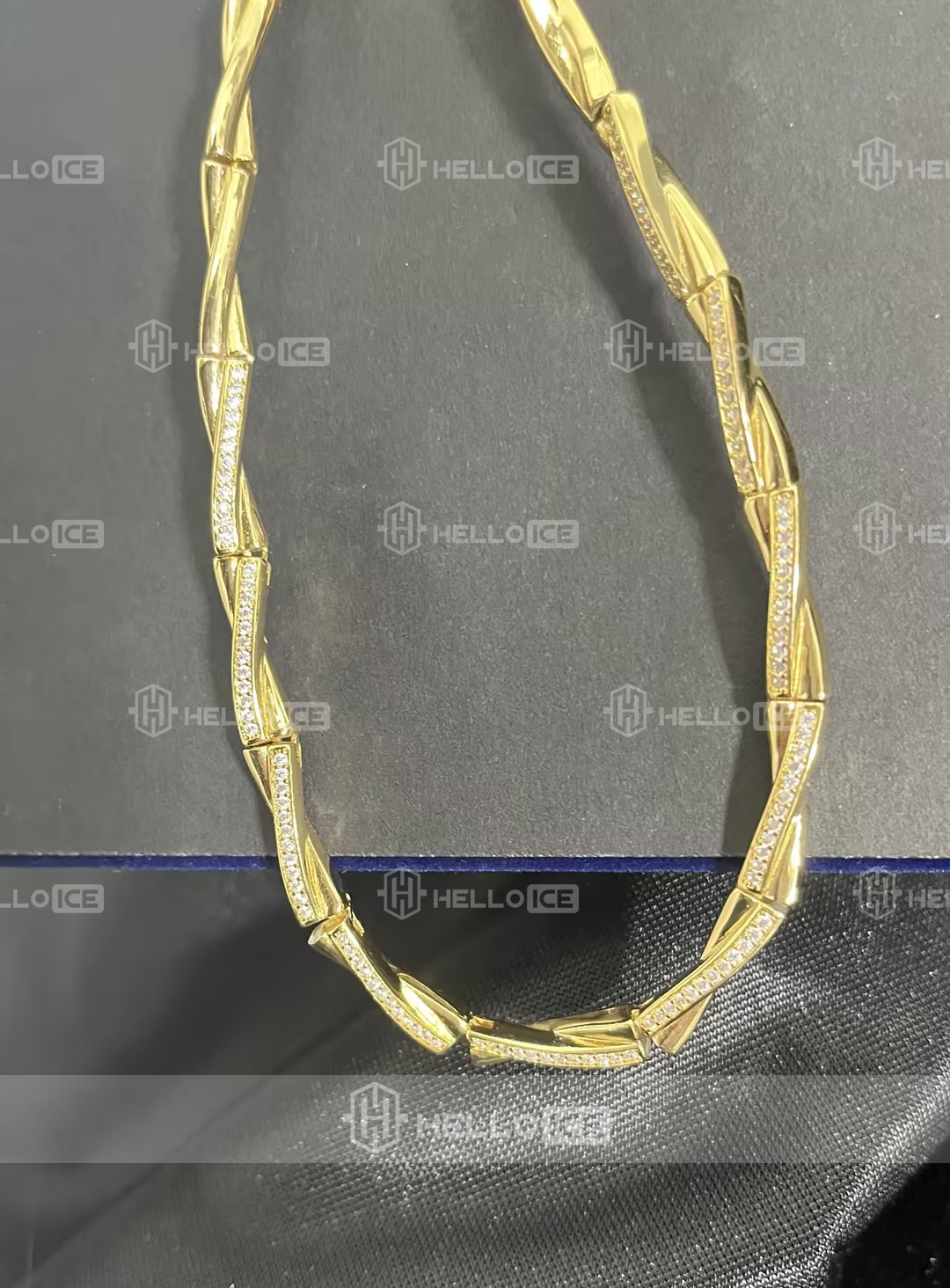 Helloice Review Image