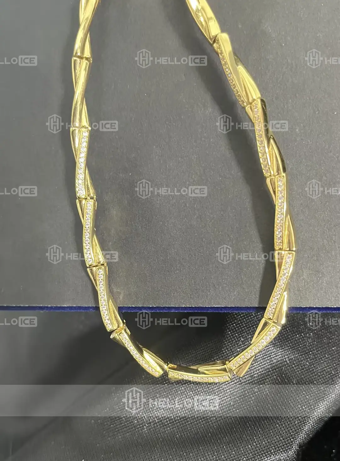 Helloice Review Image