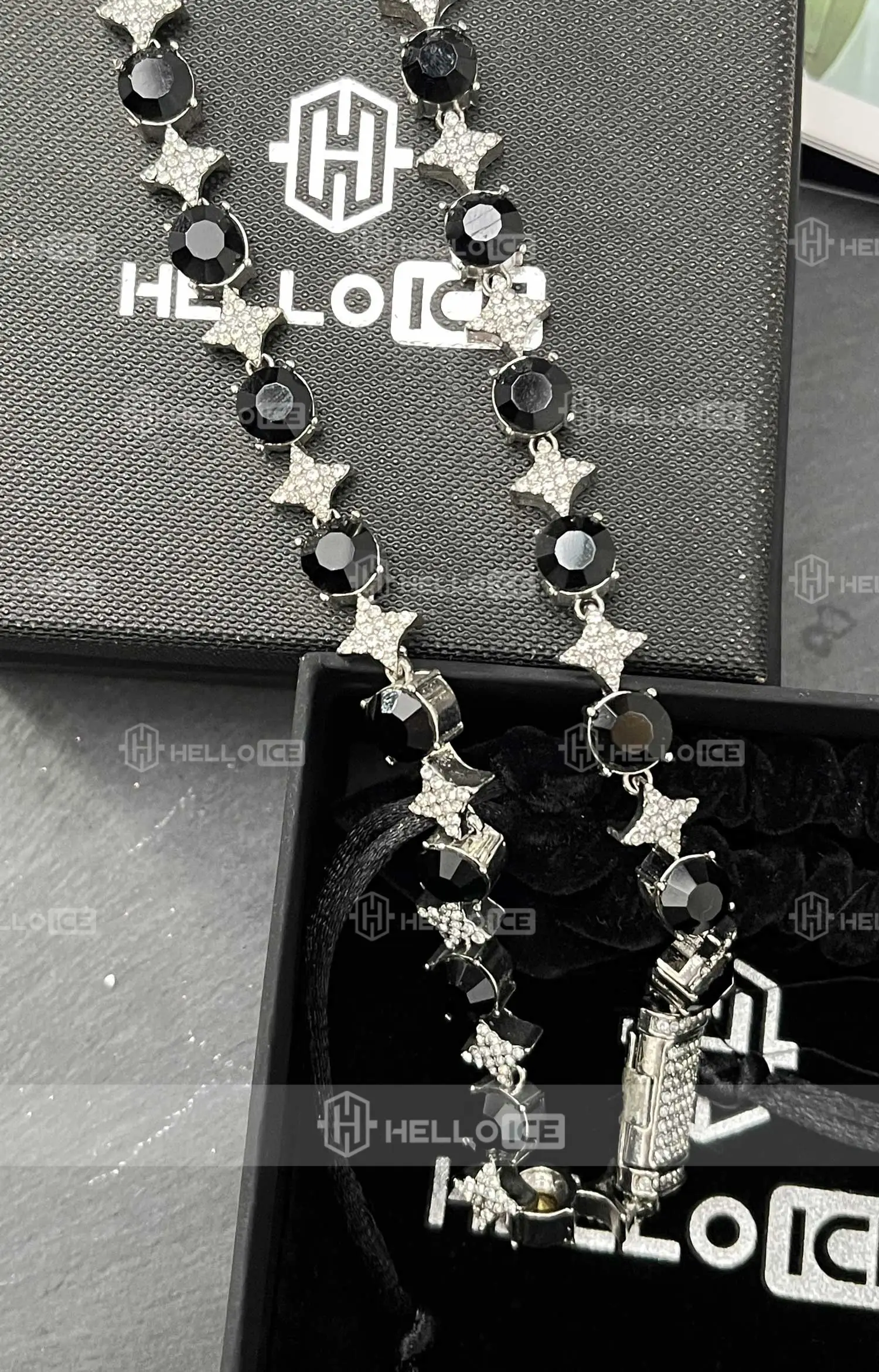 Helloice Review Image