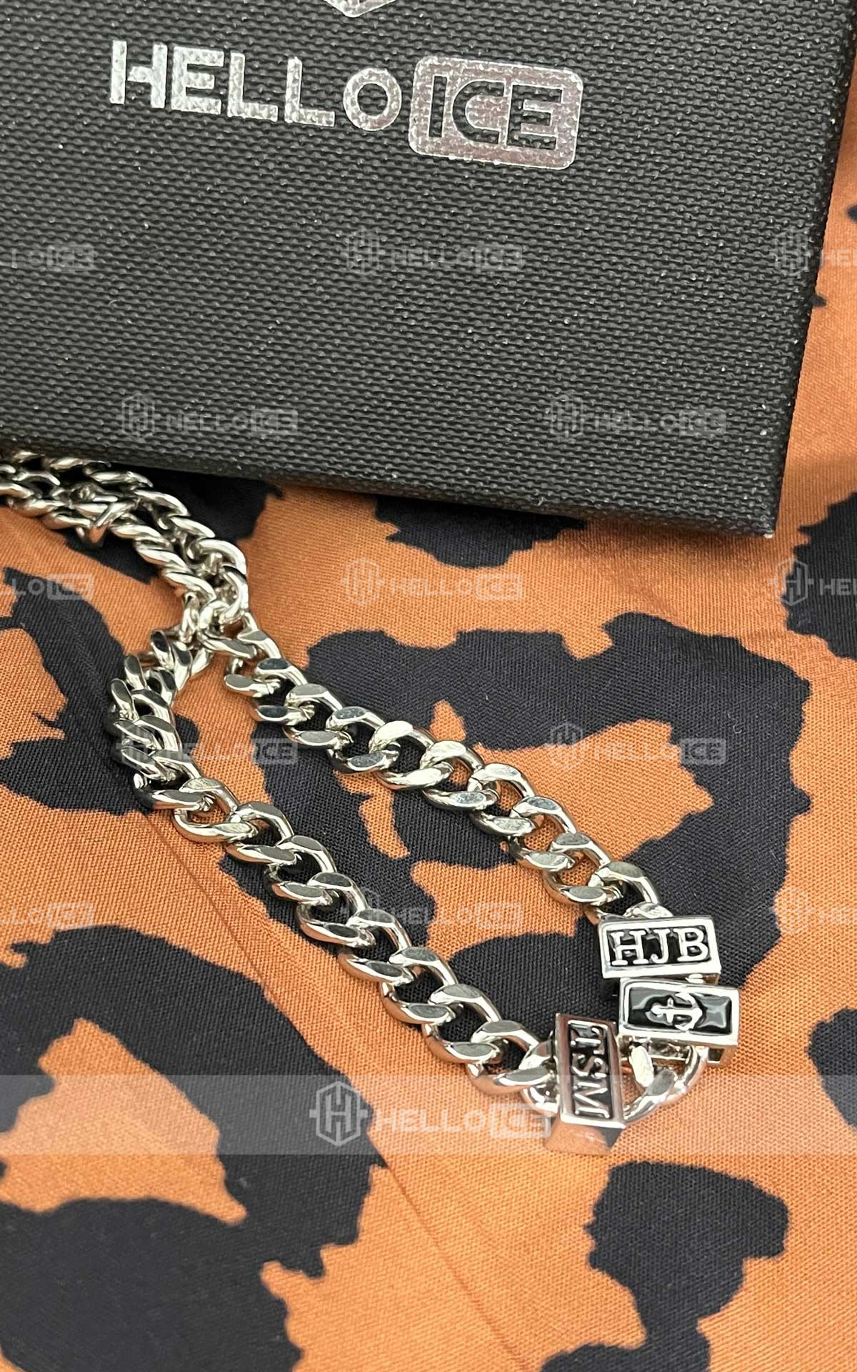 Helloice Review Image