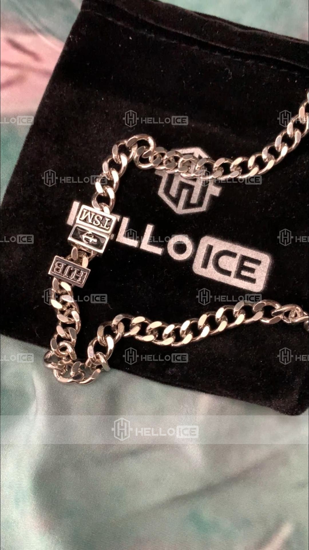 Helloice Review Image