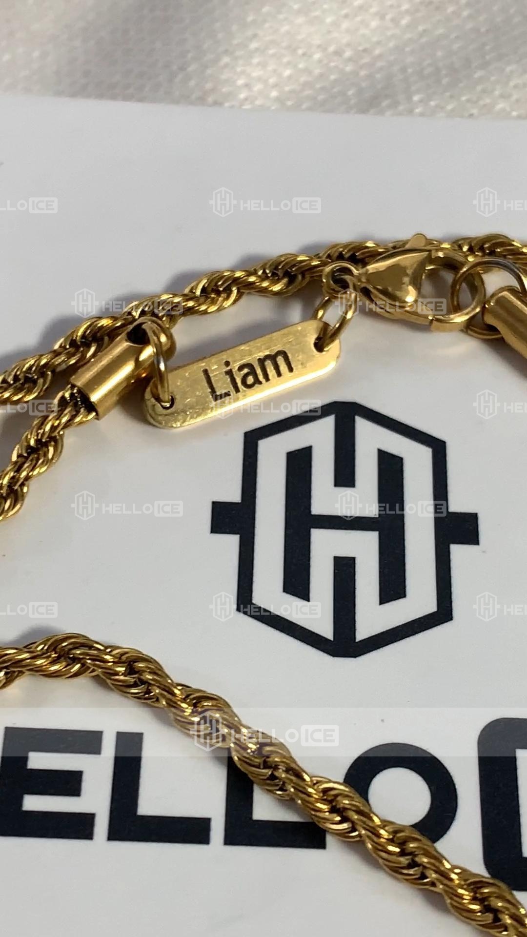 Helloice Review Image