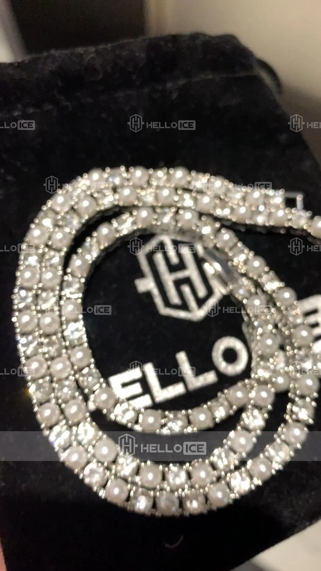 Helloice Review Image