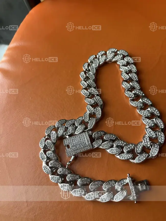 Helloice Review Image