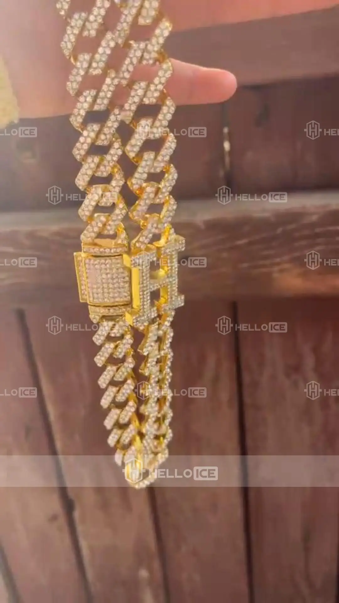 Helloice Review Image