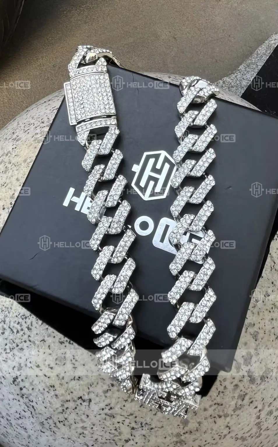 Helloice Review Image