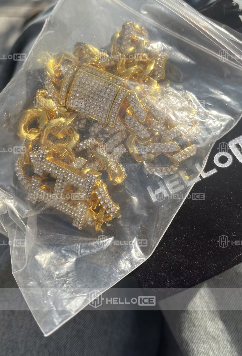 Helloice Review Image