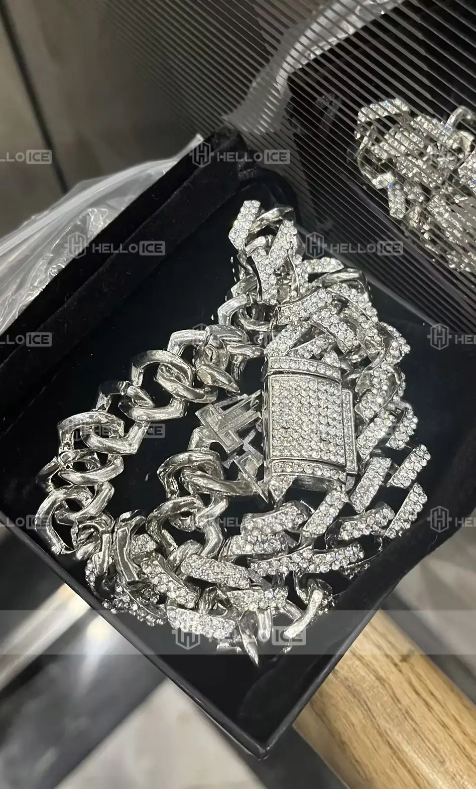 Helloice Review Image