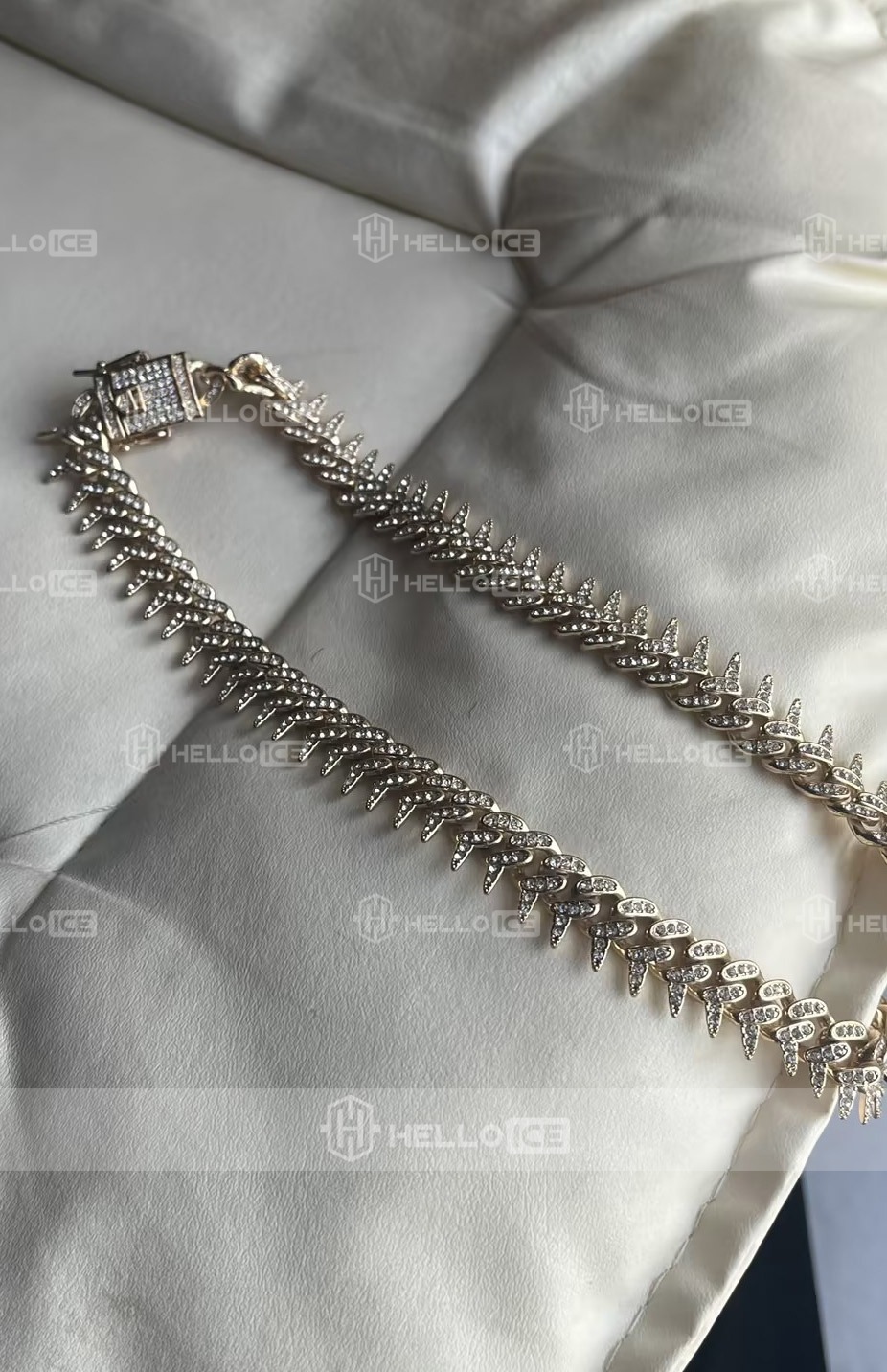 Helloice Review Image