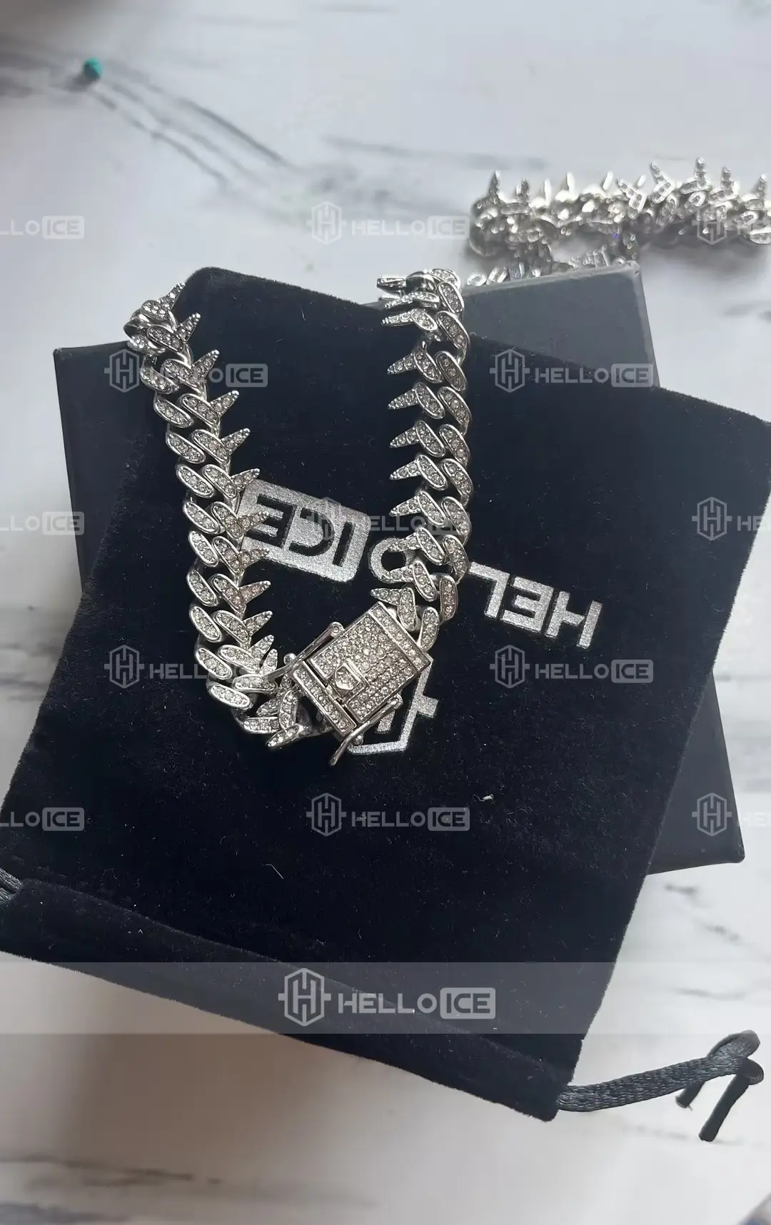 Helloice Review Image