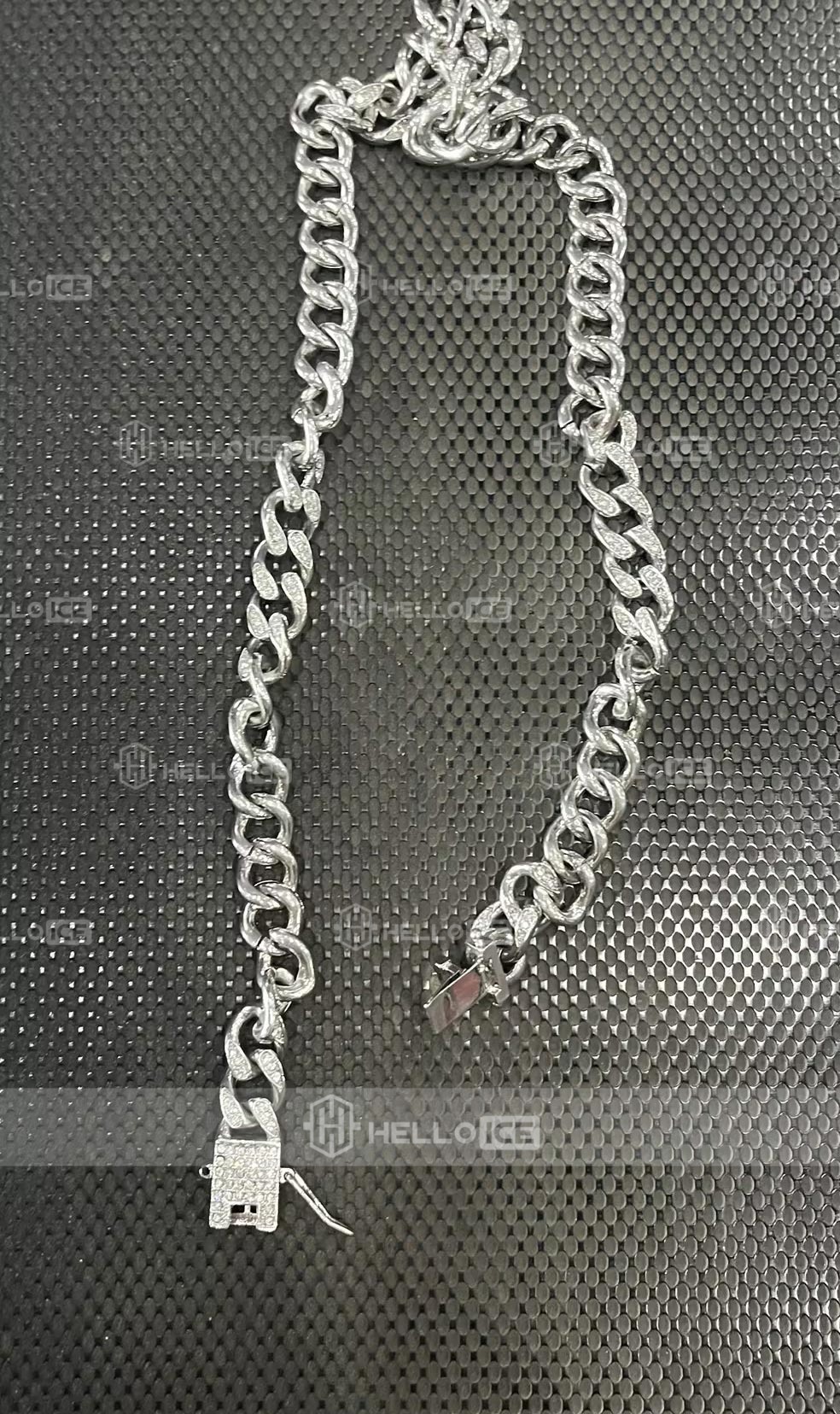 Helloice Review Image