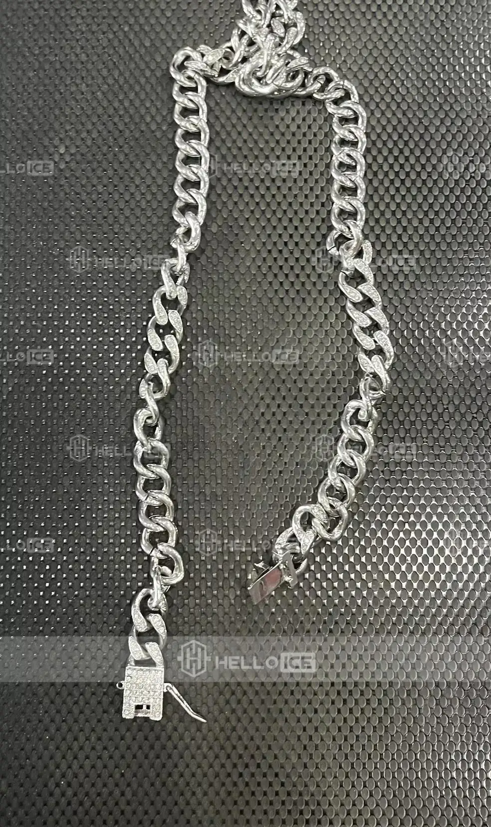 Helloice Review Image