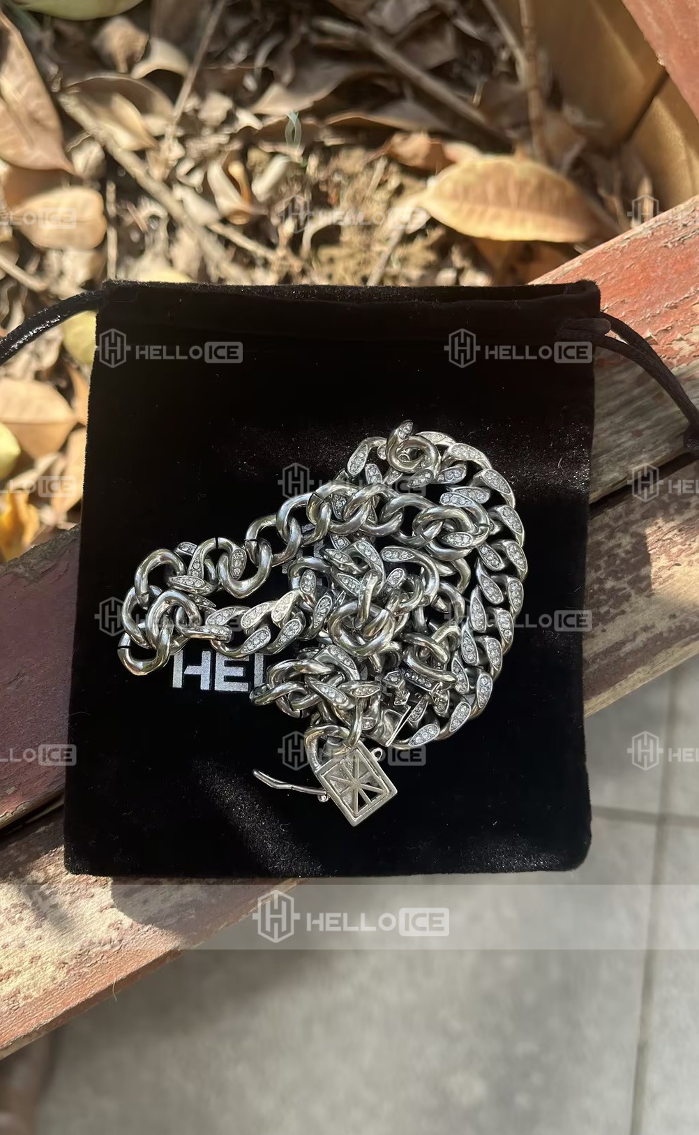 Helloice Review Image