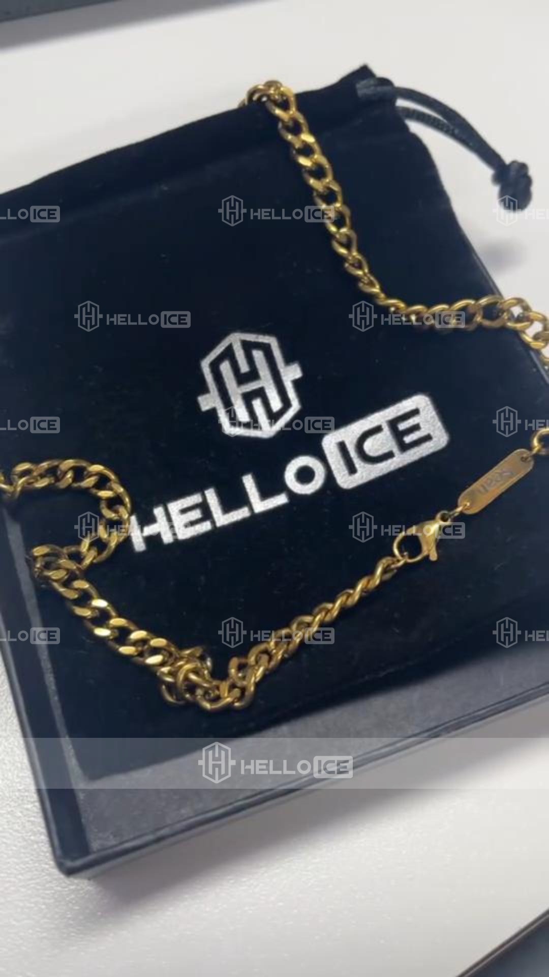 Helloice Review Image