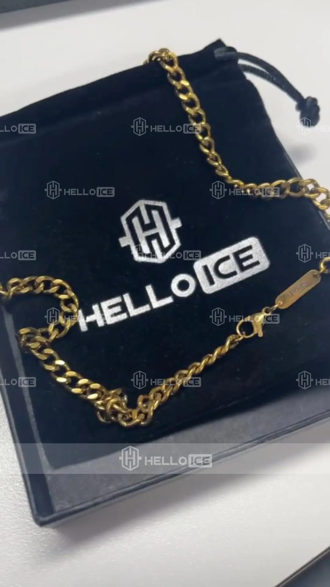 Helloice Review Image