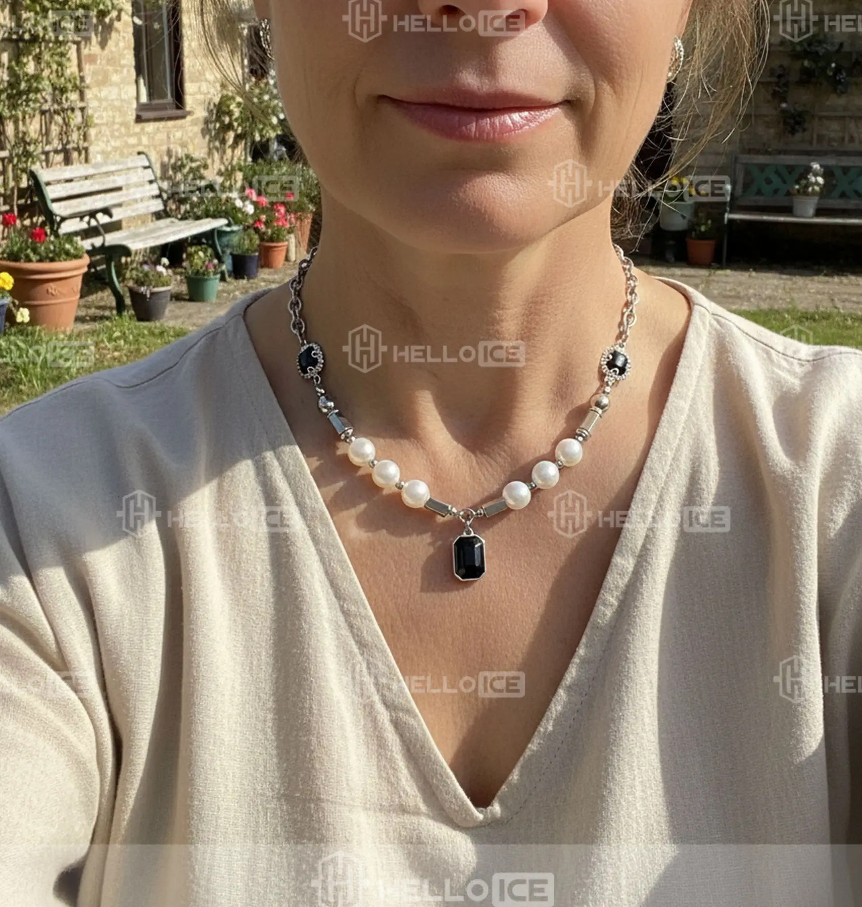 Helloice Review Image