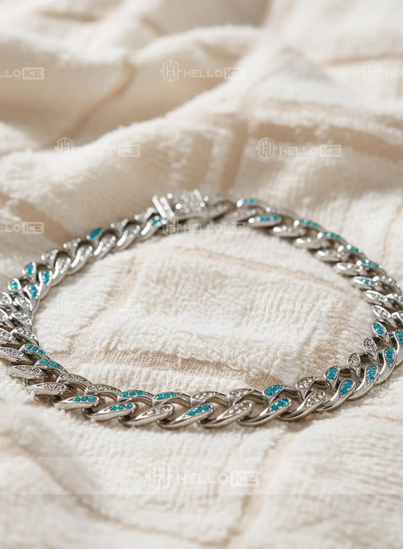 Helloice Review Image