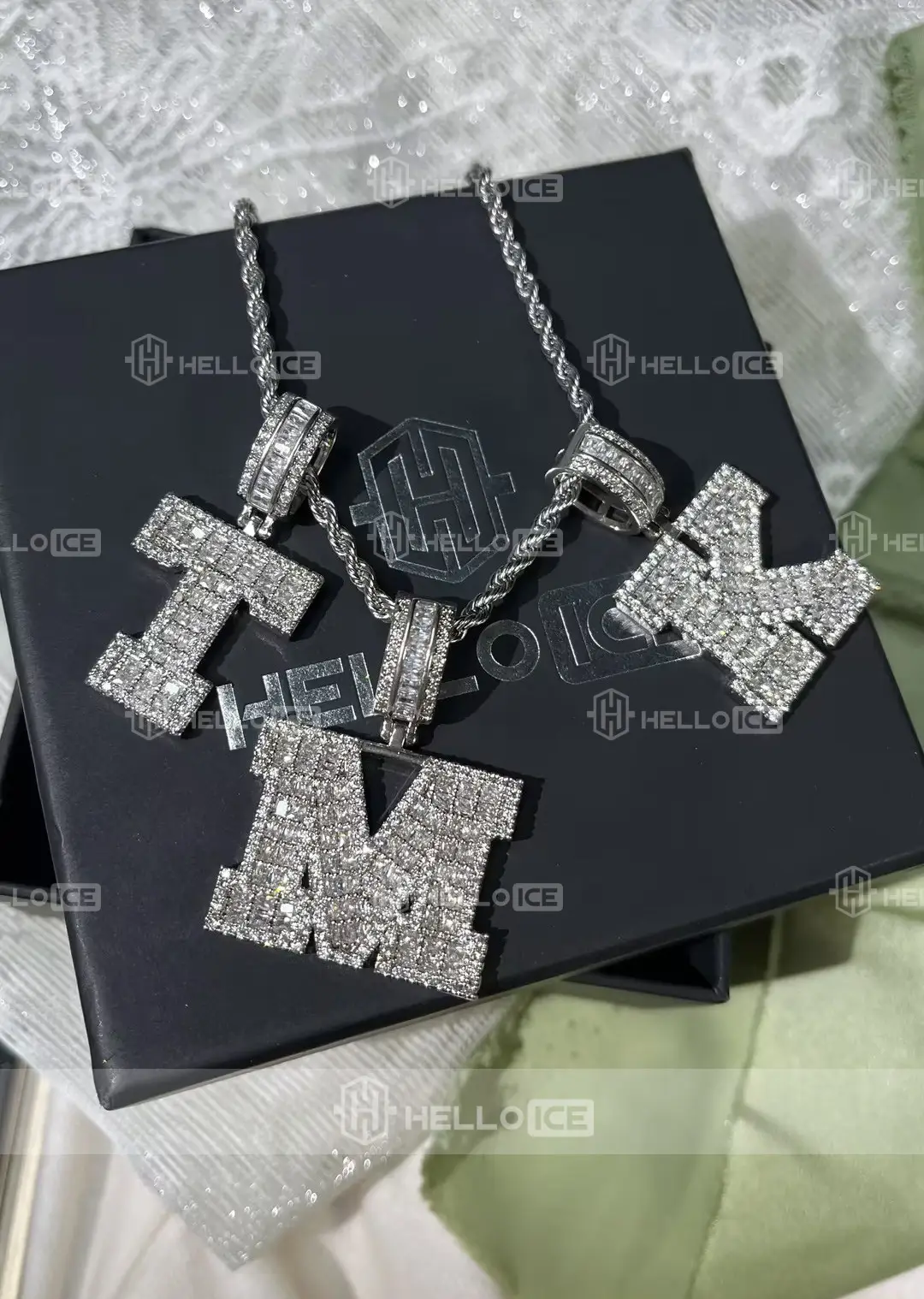 Helloice Review Image