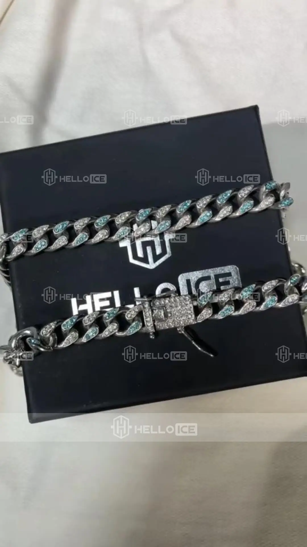 Helloice Review Image