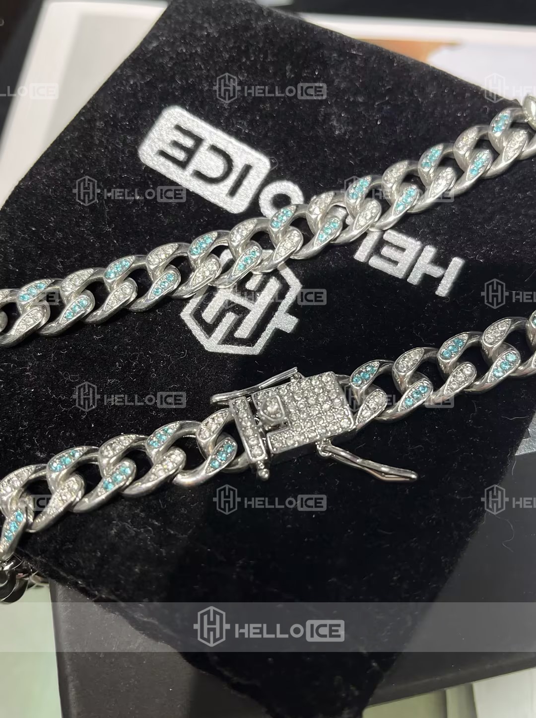 Helloice Review Image