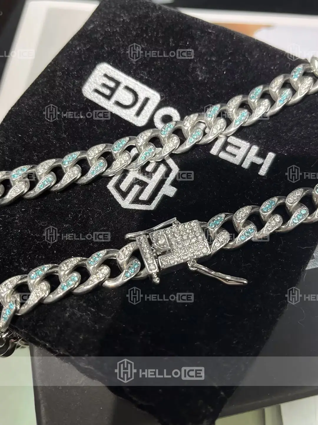 Helloice Review Image