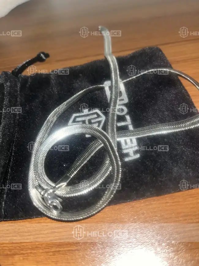 Helloice Review Image