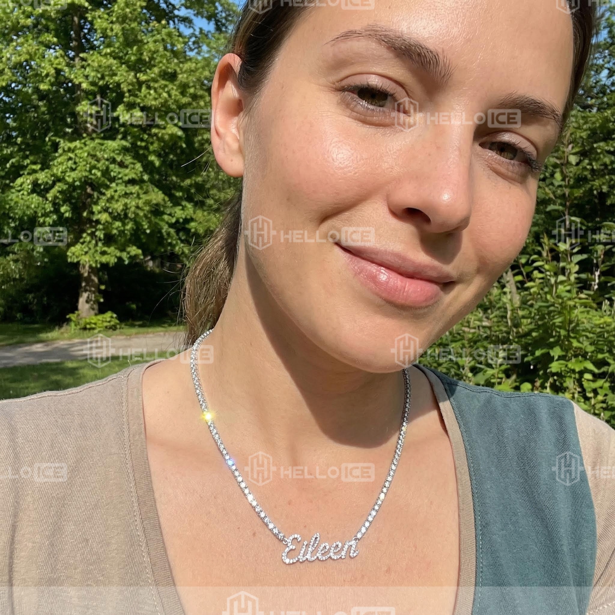 Helloice Review Image