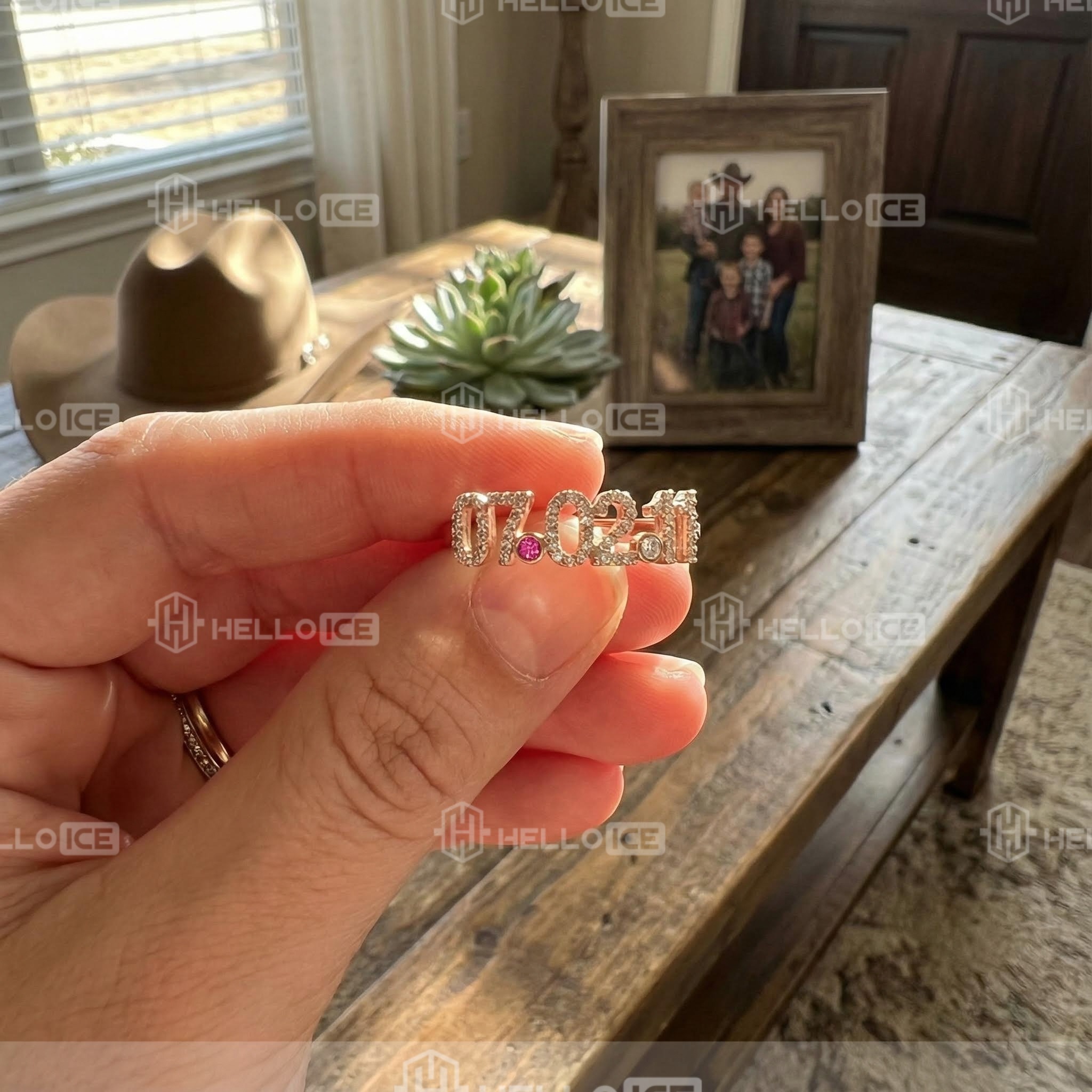 Helloice Review Image