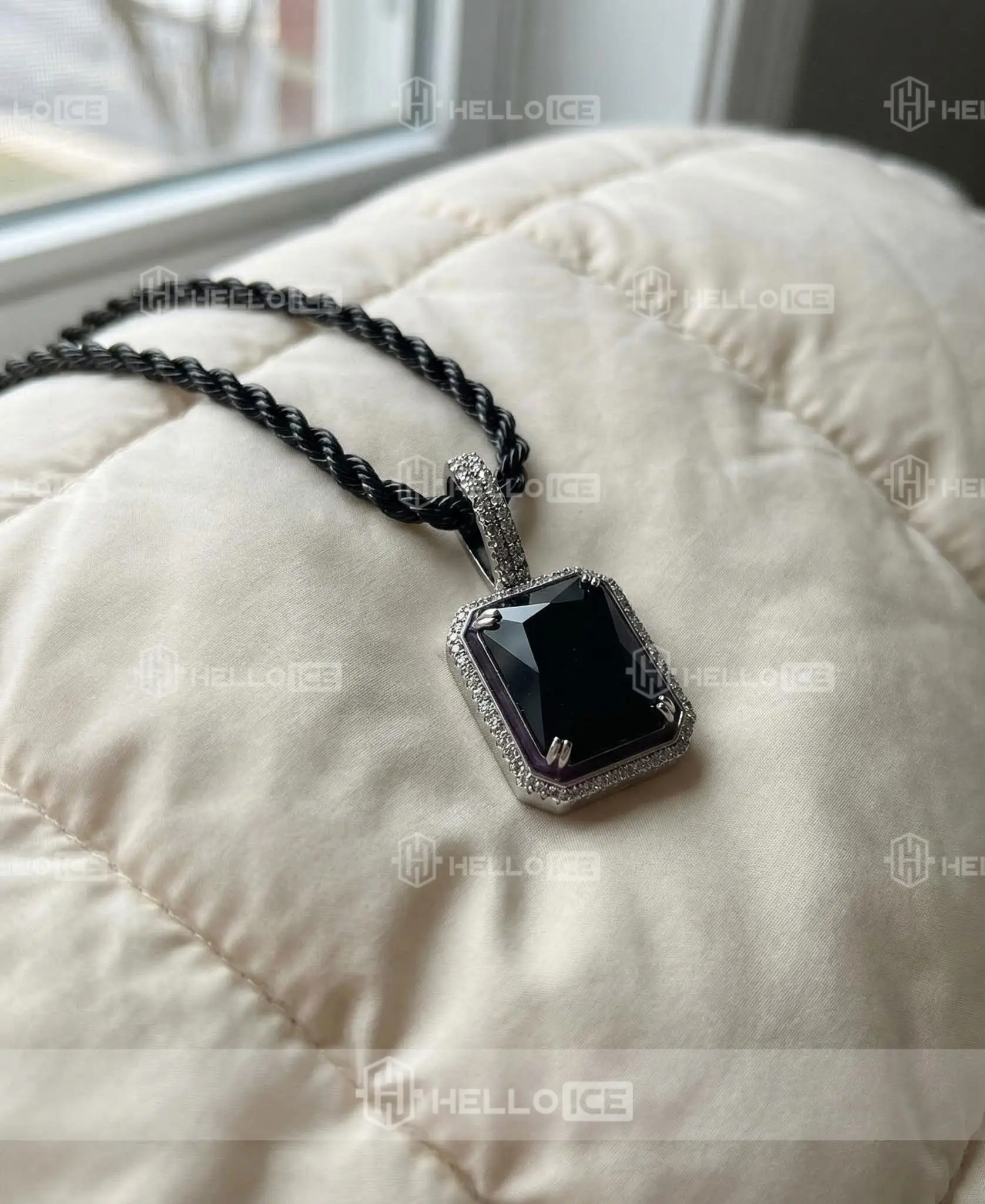 Helloice Review Image