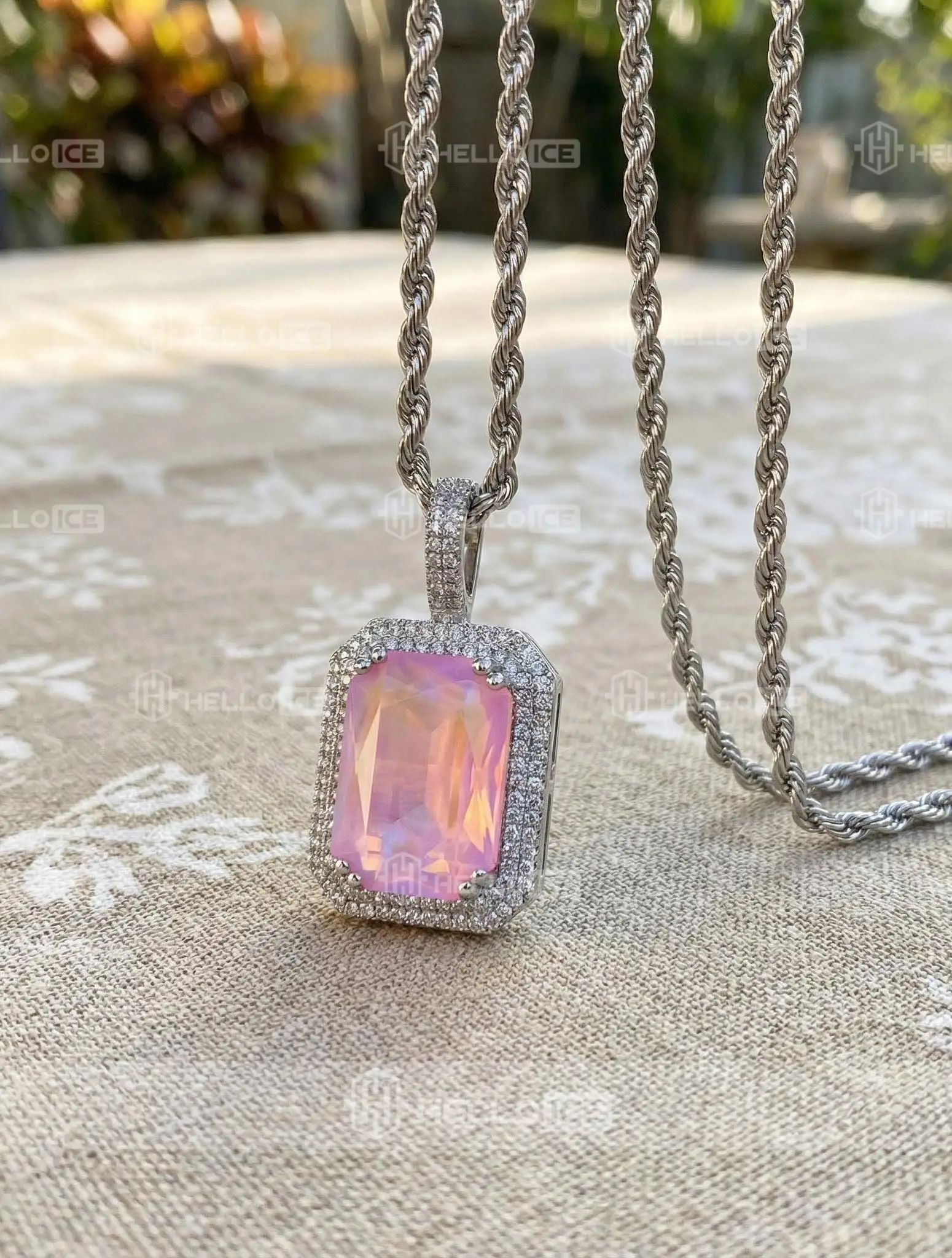 Helloice Review Image