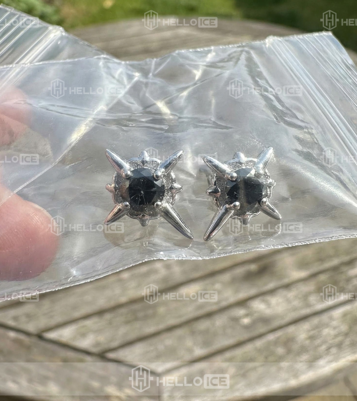 Helloice Review Image