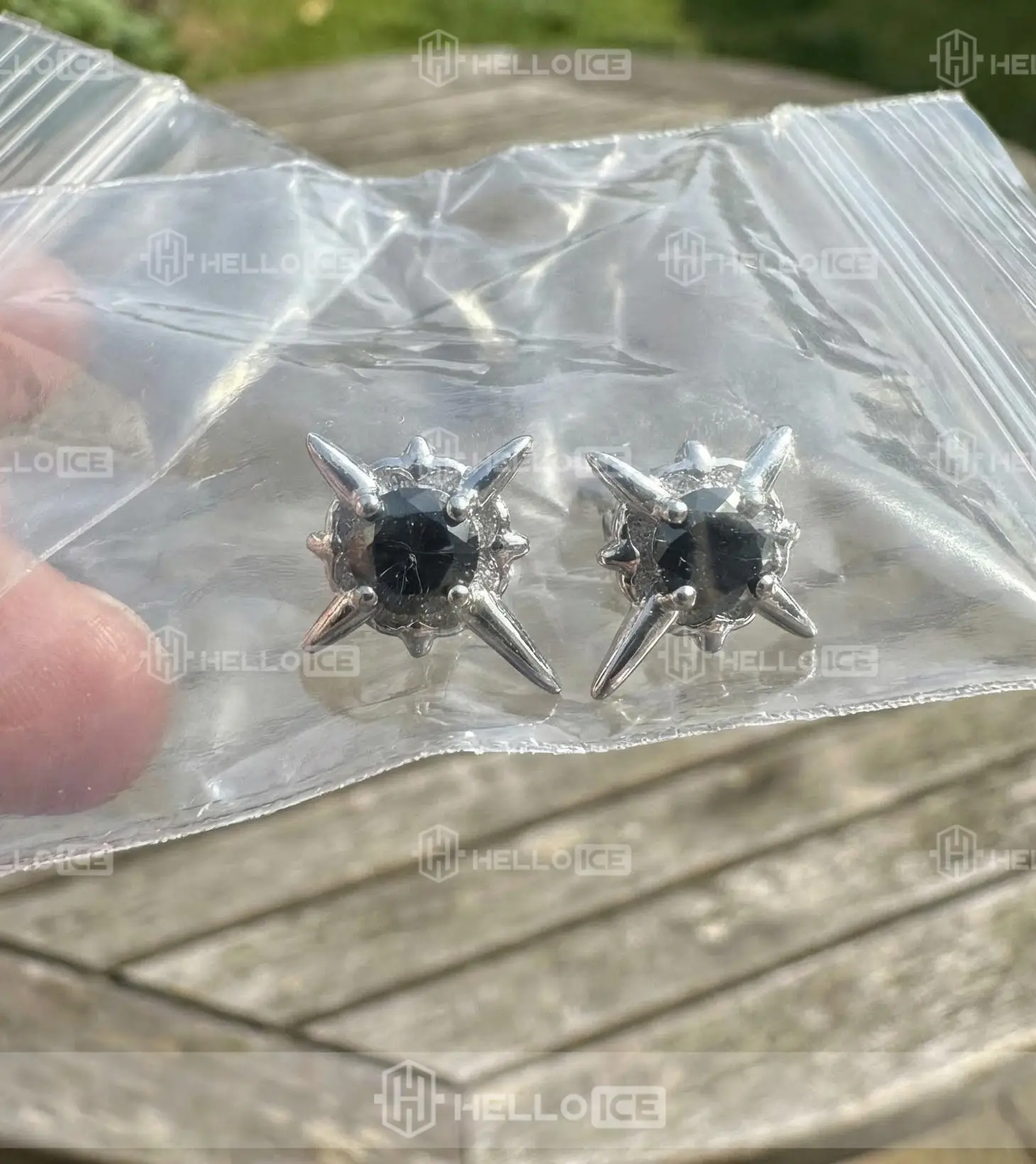 Helloice Review Image