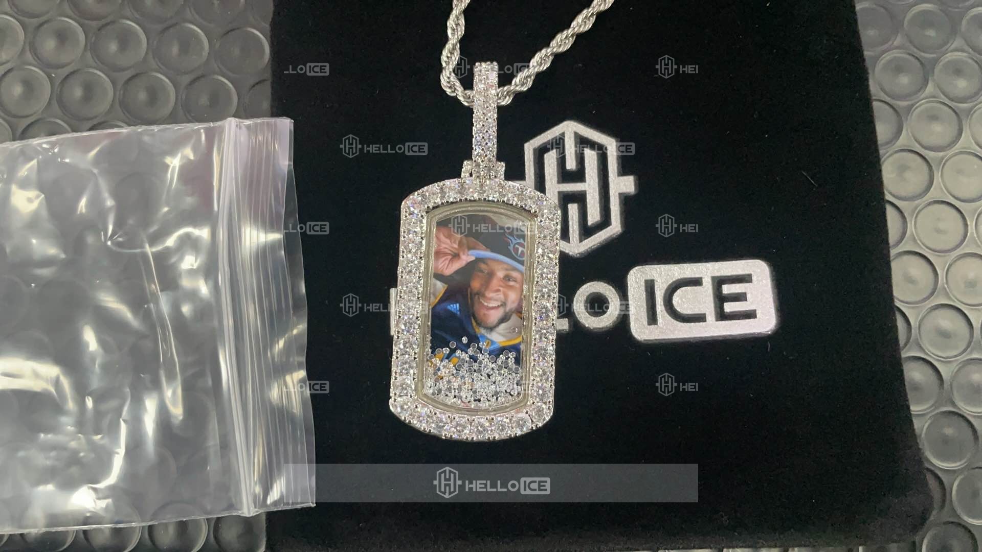 Helloice Review Image