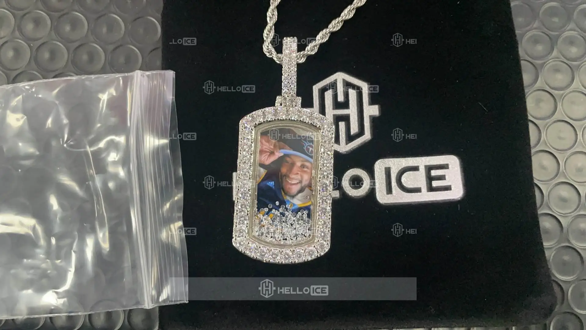 Helloice Review Image