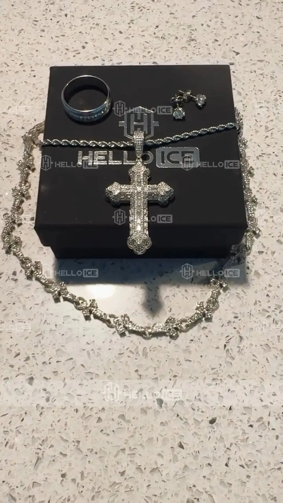 Helloice Review Image