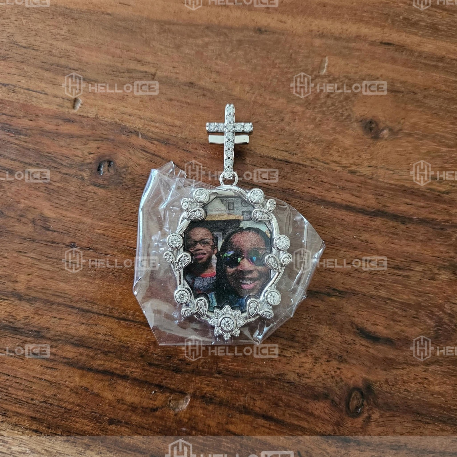 Helloice Review Image