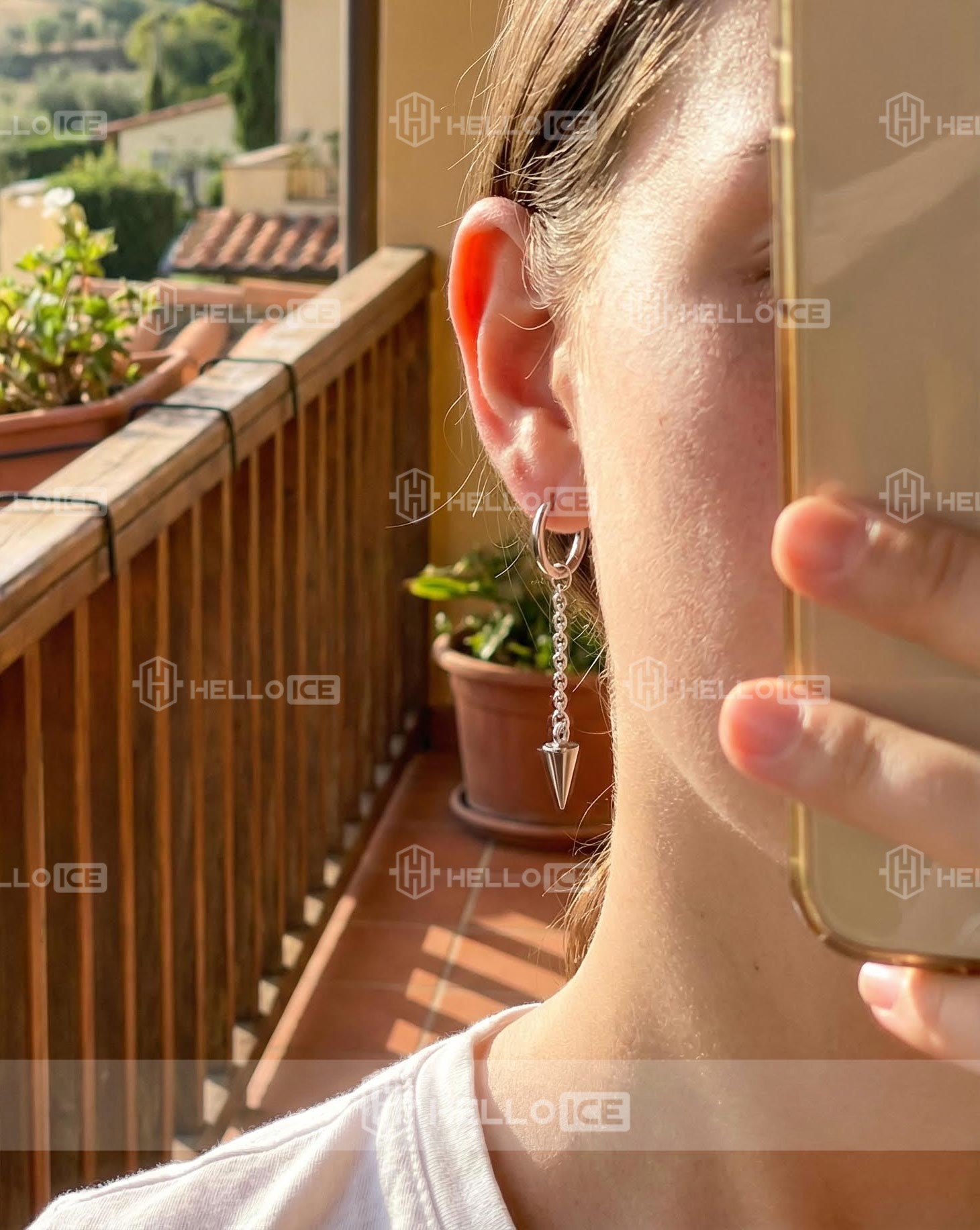 Helloice Review Image