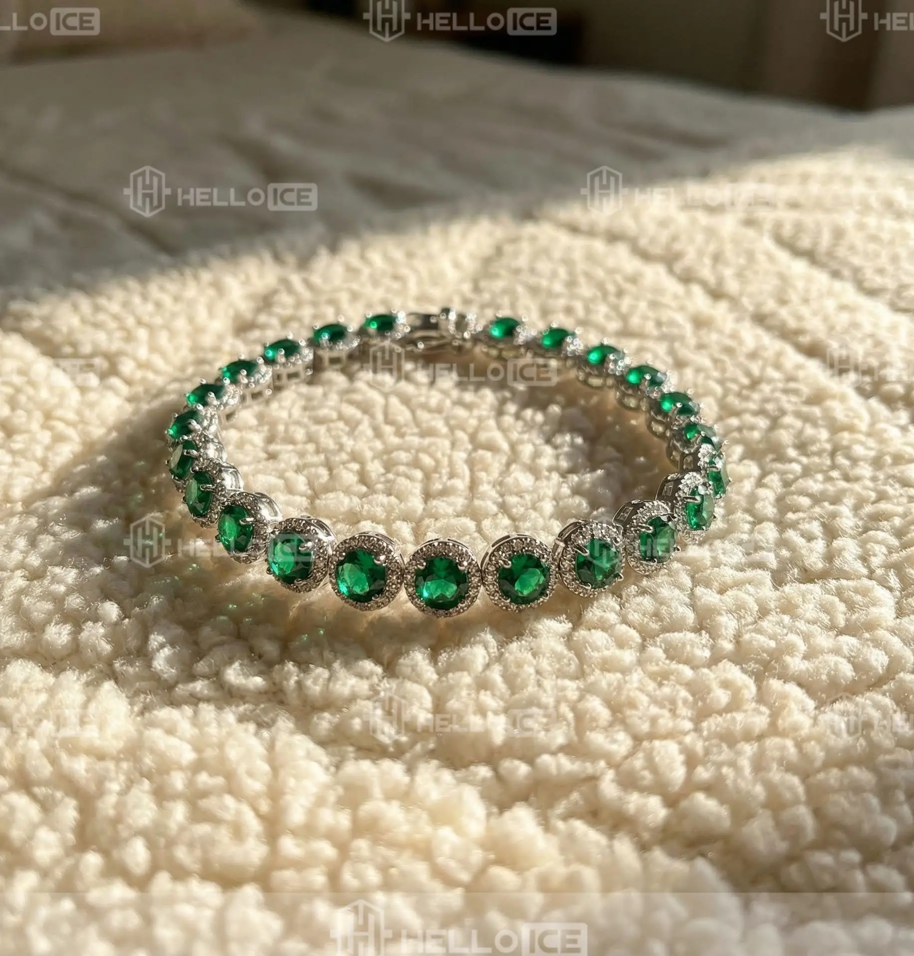 Helloice Review Image