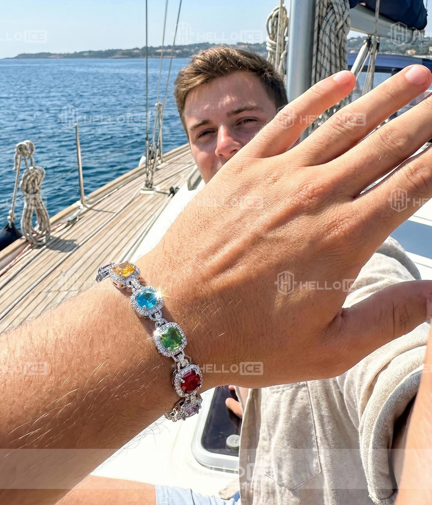 Helloice Review Image