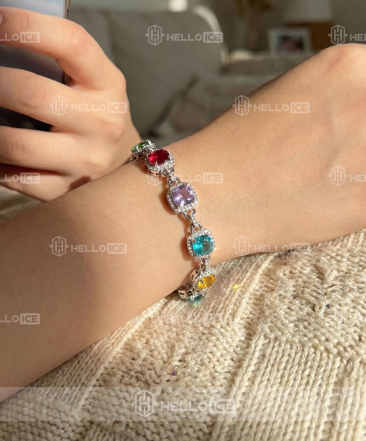 Helloice Review Image