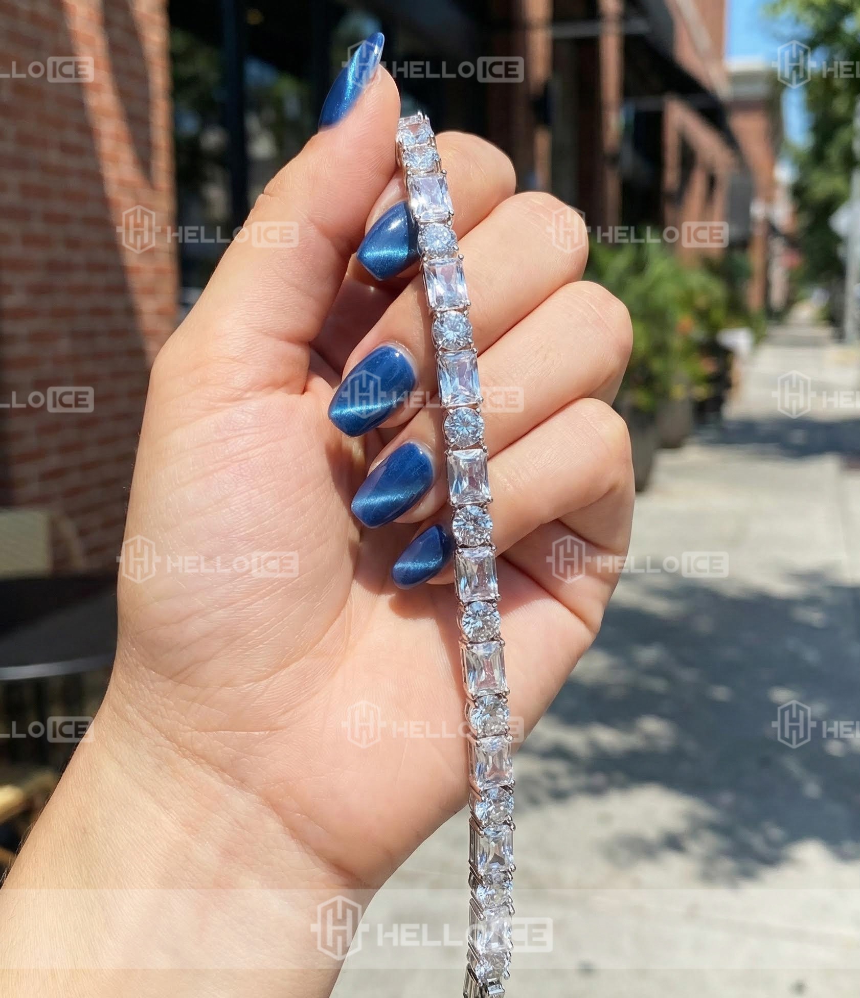 Helloice Review Image