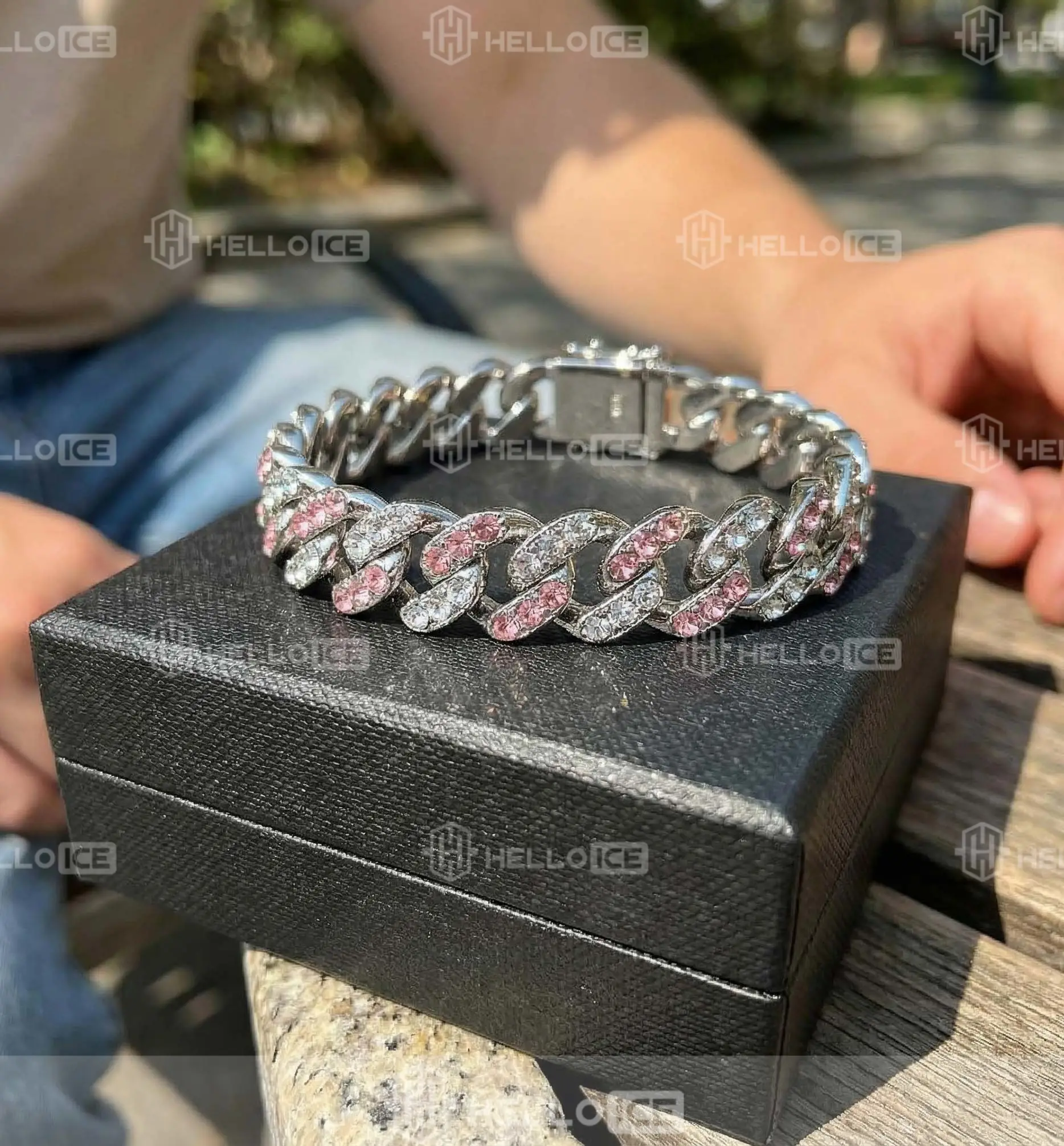 Helloice Review Image