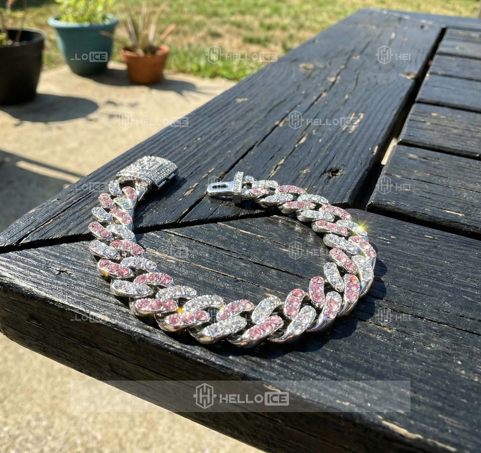 Helloice Review Image