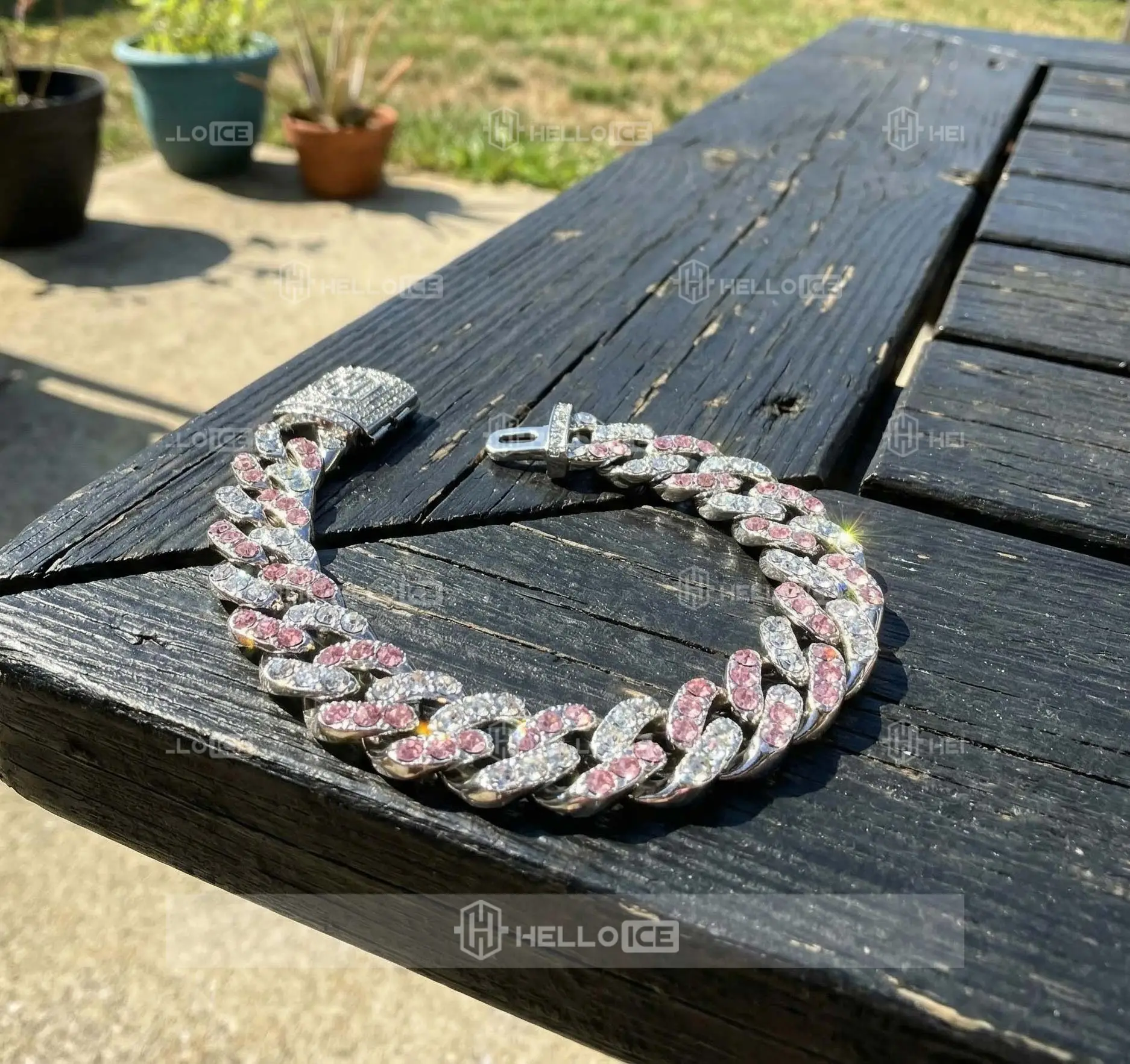 Helloice Review Image